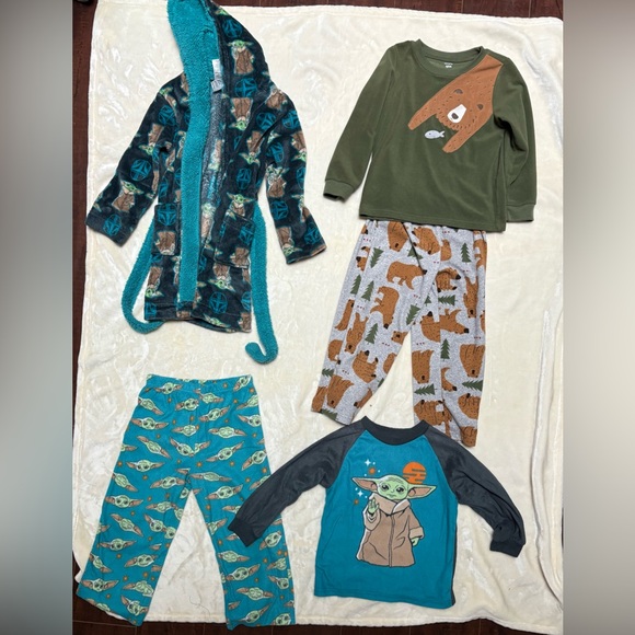 6 Sets Boys 5T Pajamas, Cotton/Flannel - Picture 1 of 3